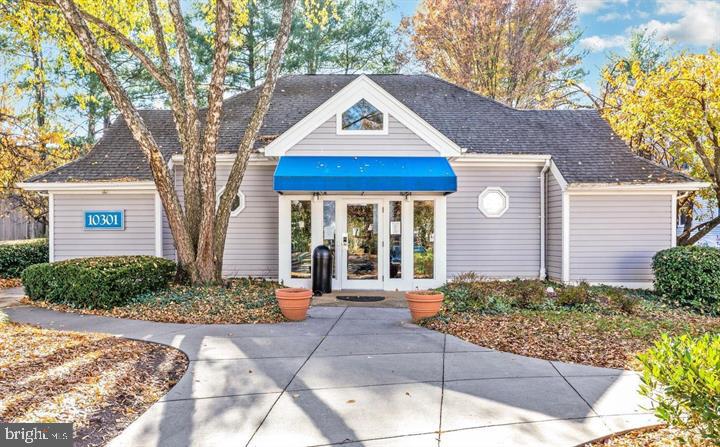 FOUR WINDS AT OAKTON - Residential