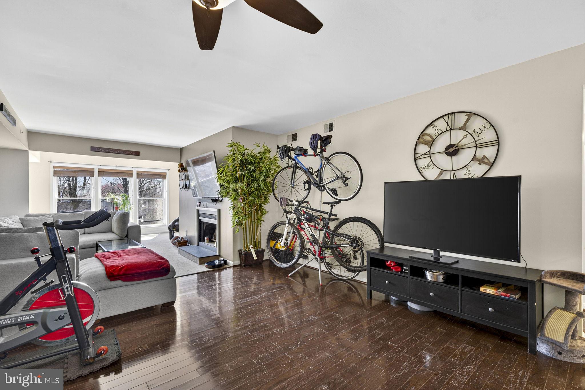 FOUR WINDS AT OAKTON - Residential