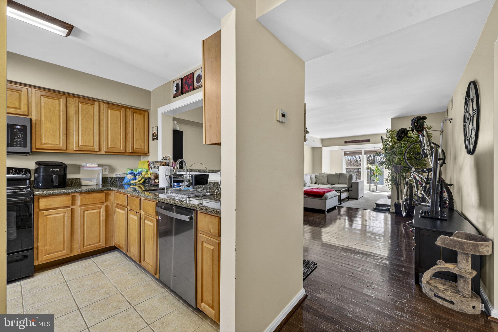 FOUR WINDS AT OAKTON - Residential