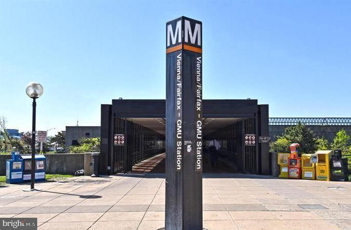 FOUR WINDS AT OAKTON - Residential