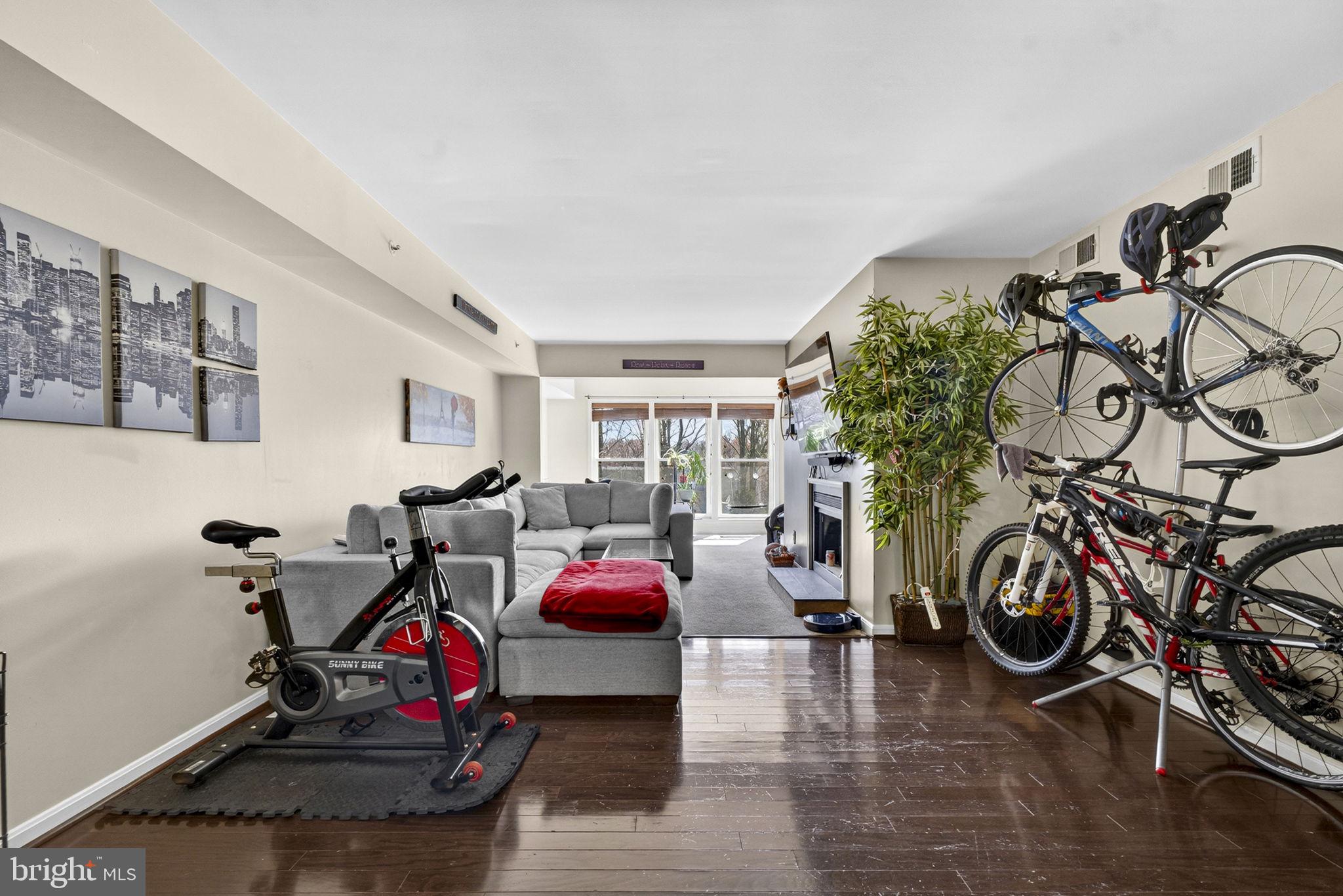 FOUR WINDS AT OAKTON - Residential