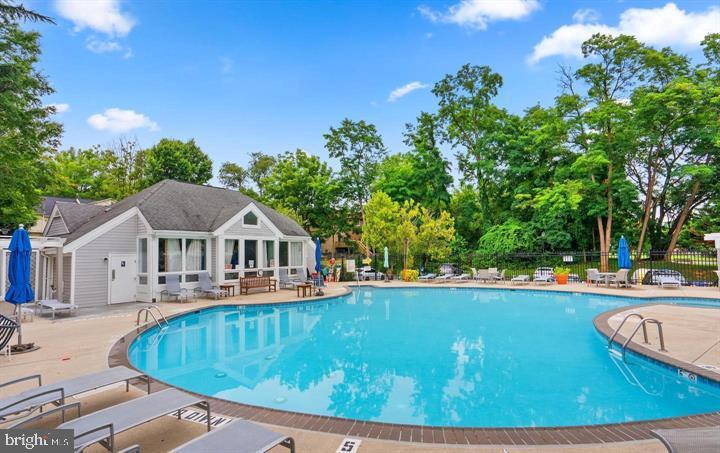 FOUR WINDS AT OAKTON - Residential