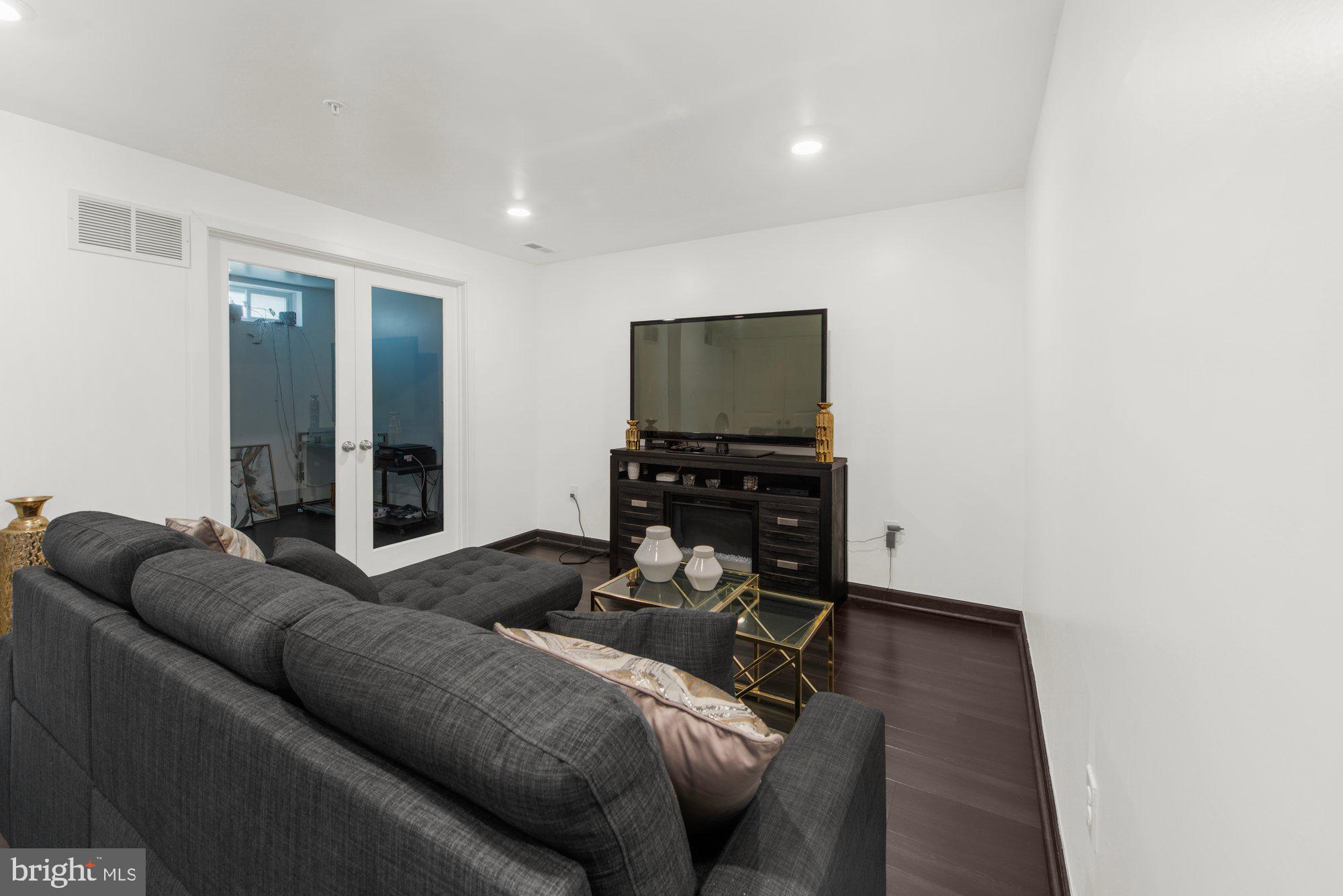 BROOKSIDE COURT AT UPPER SAUCON - Residential