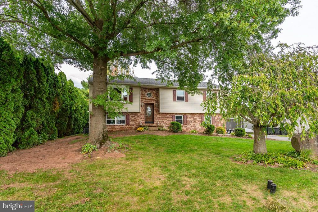 Photo of 522 Pleasant Valley Road, Denver, PA 17517 (MLS # PALA2041486)