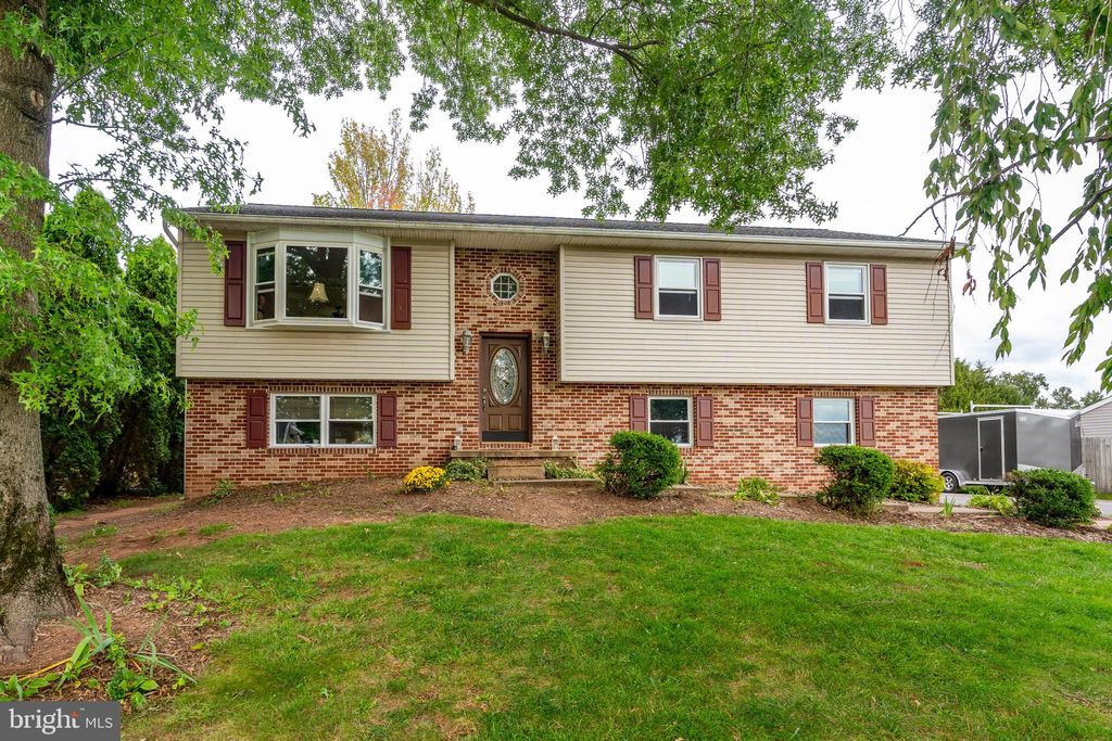 Photo of 522 Pleasant Valley Road, Denver, PA 17517 (MLS # PALA2041486)
