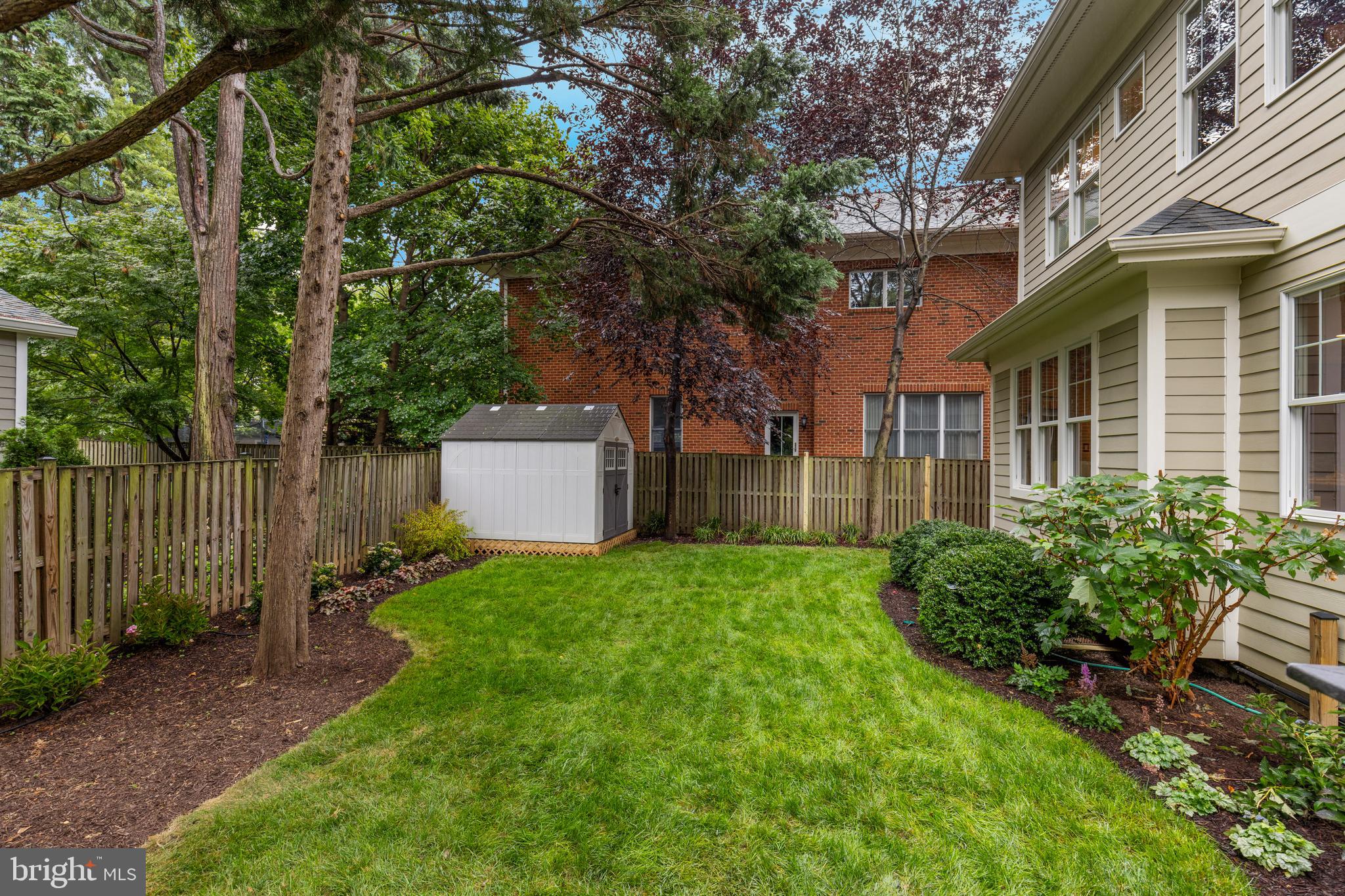 COUNTRY CLUB - Residential