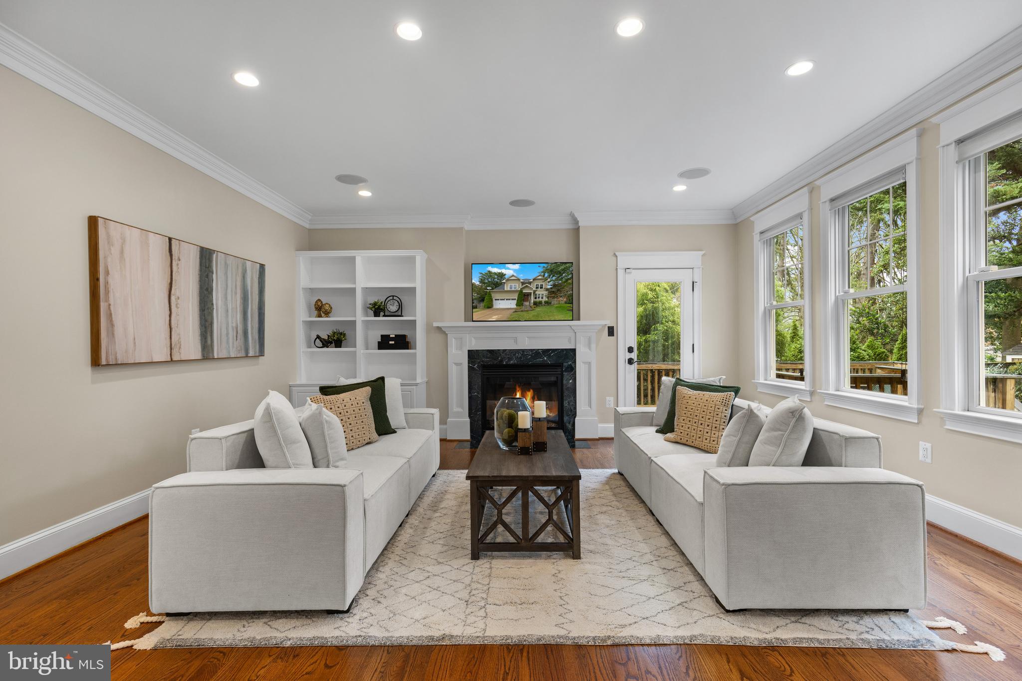 COUNTRY CLUB - Residential