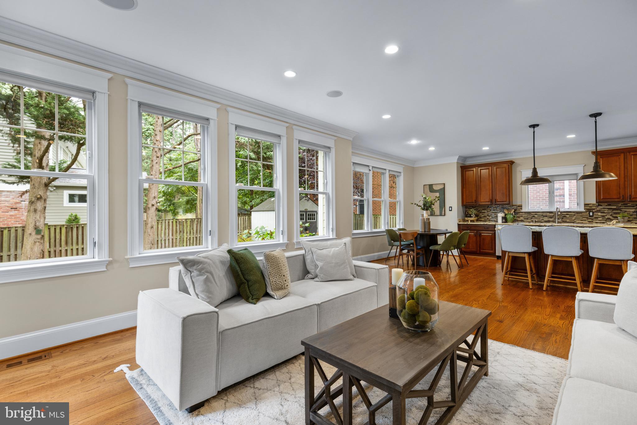 COUNTRY CLUB - Residential