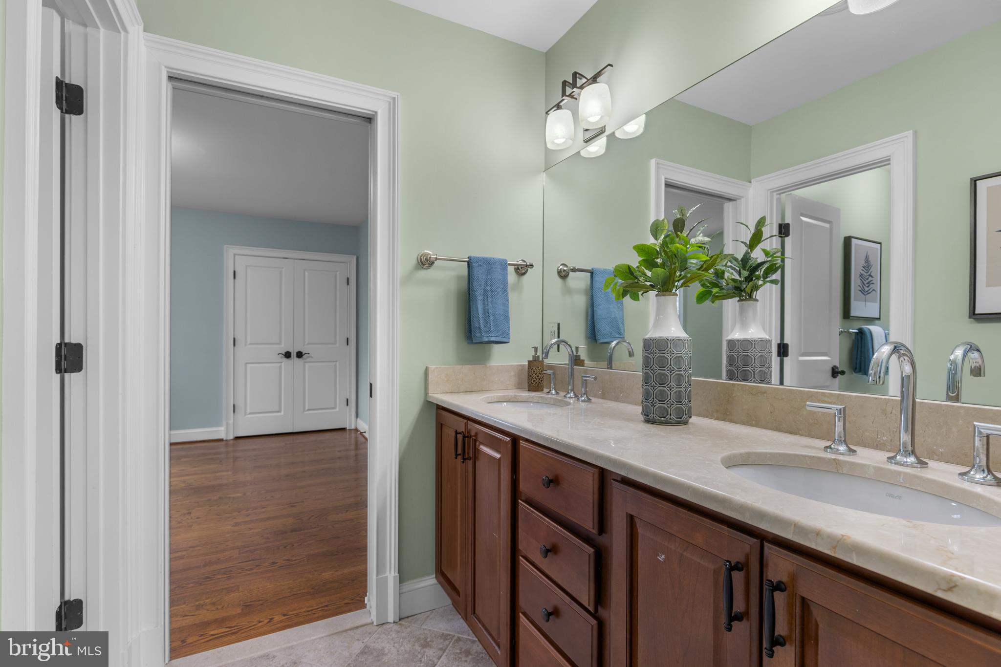 COUNTRY CLUB - Residential