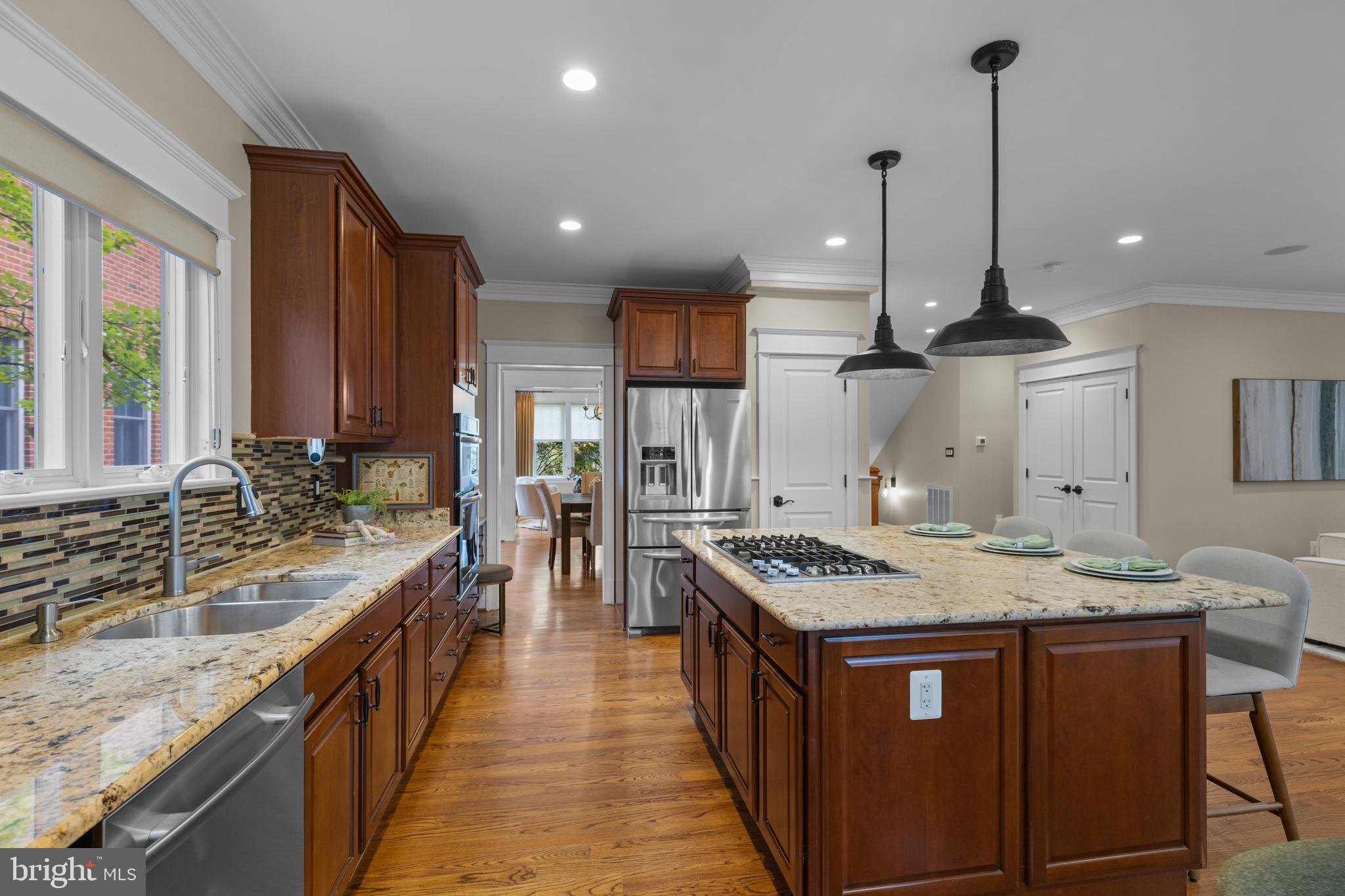 COUNTRY CLUB - Residential