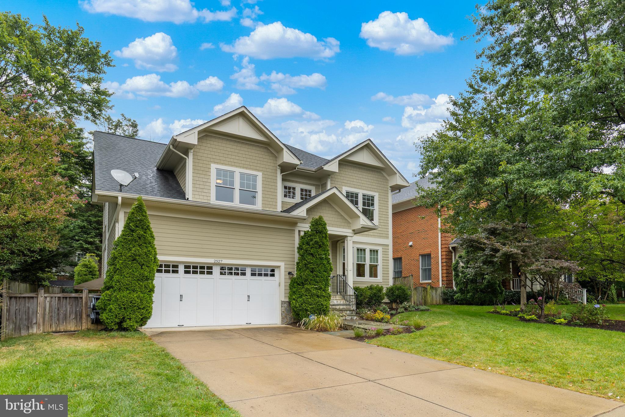 COUNTRY CLUB - Residential