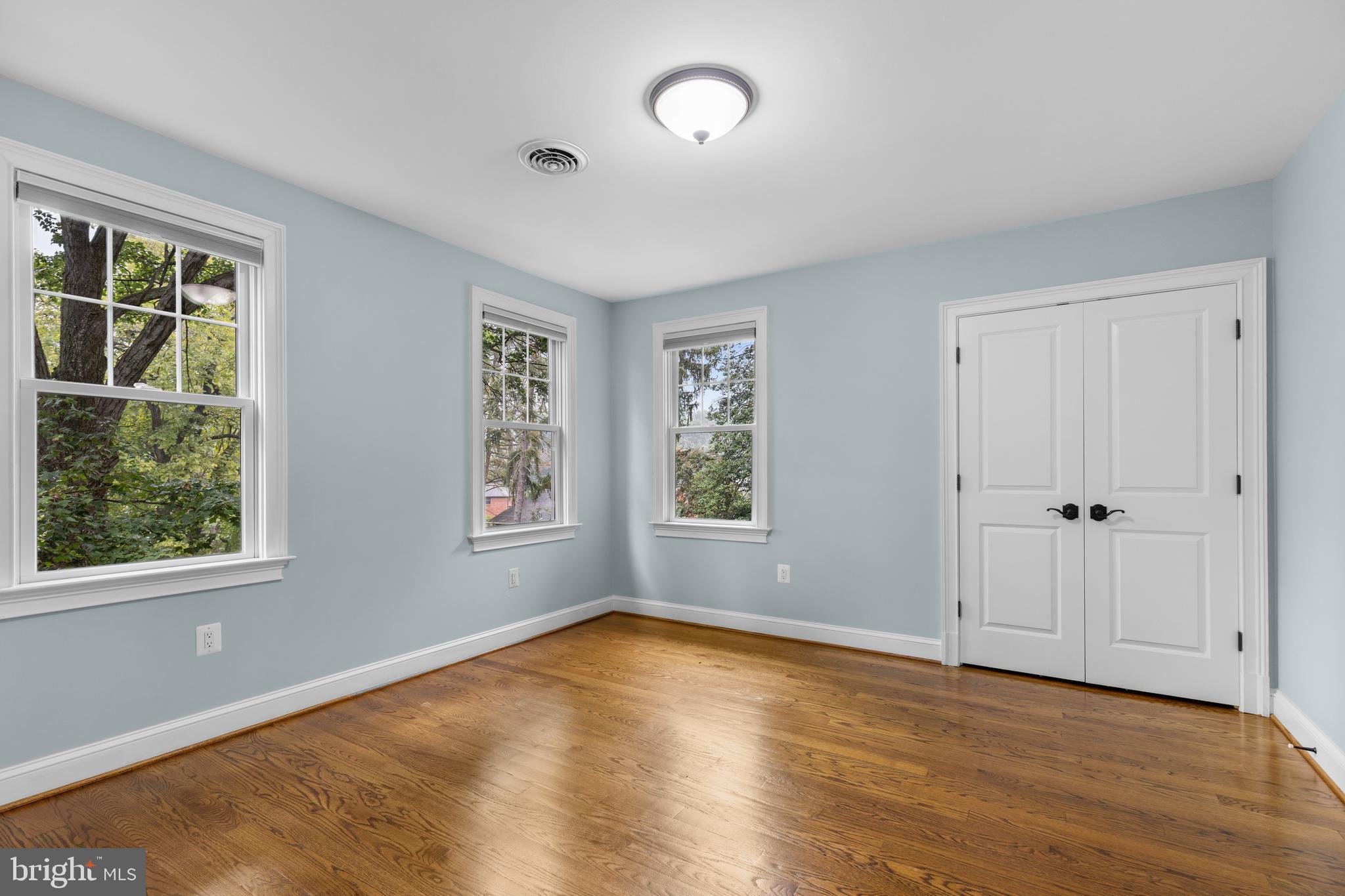 COUNTRY CLUB - Residential