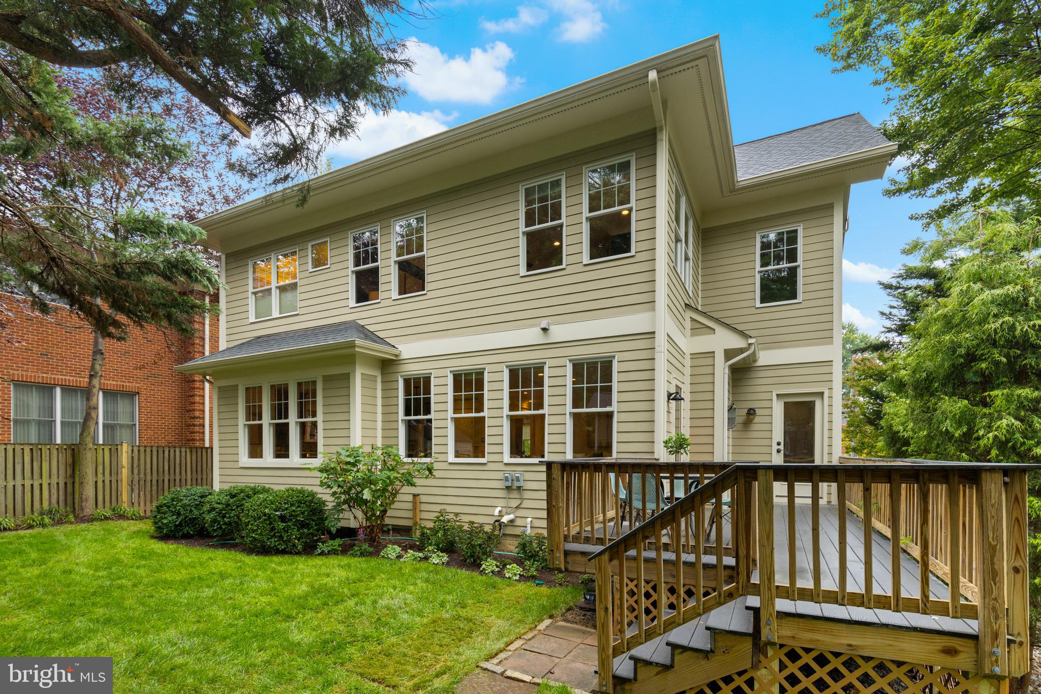 COUNTRY CLUB - Residential