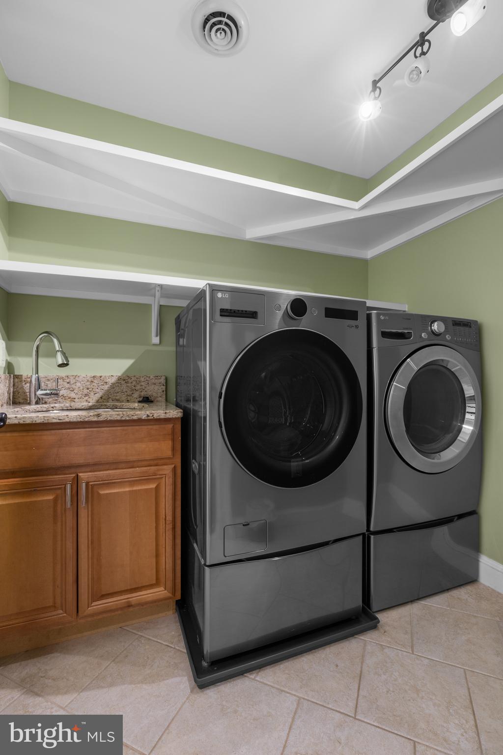 COUNTRY CLUB - Residential