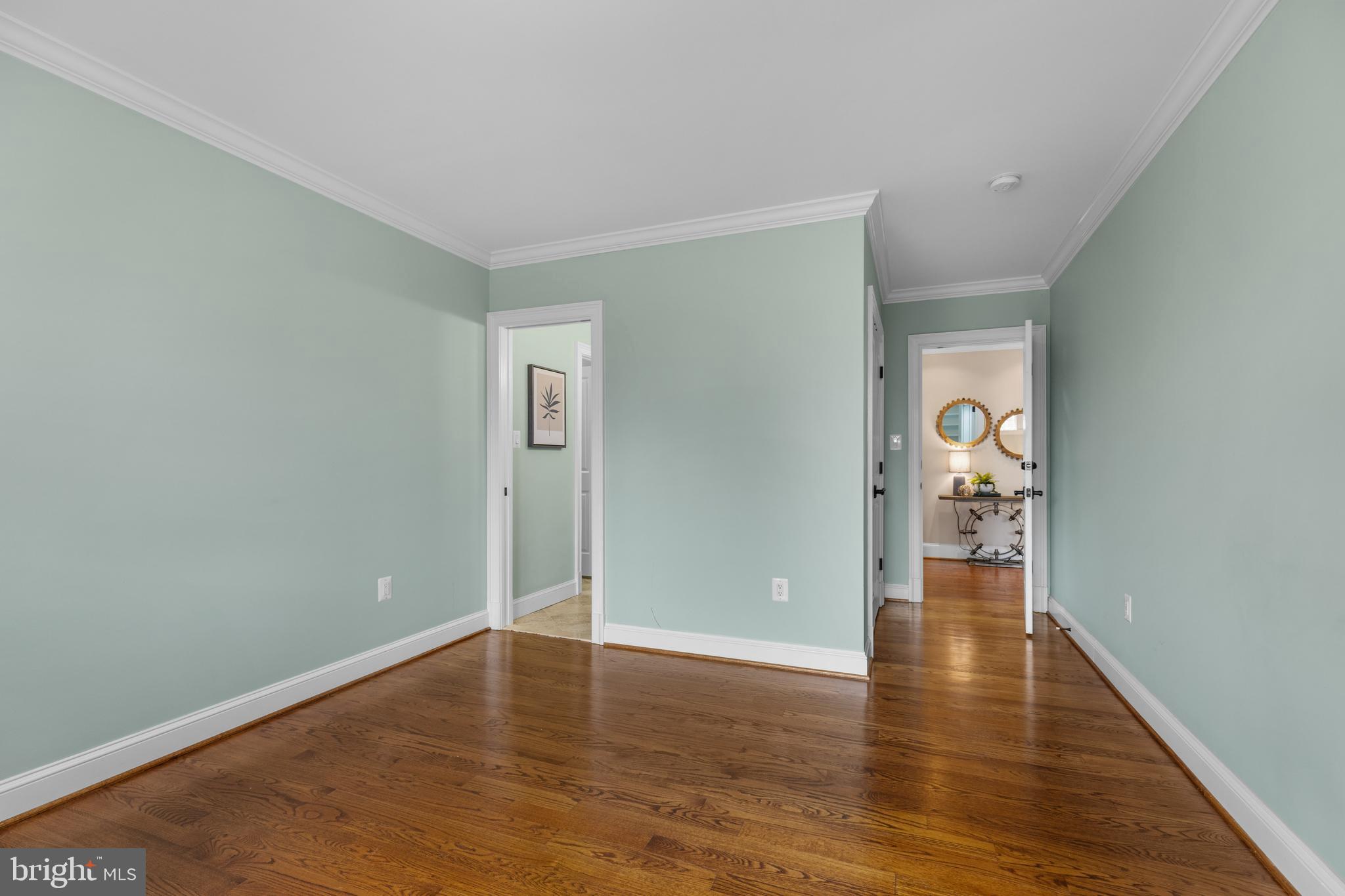 COUNTRY CLUB - Residential