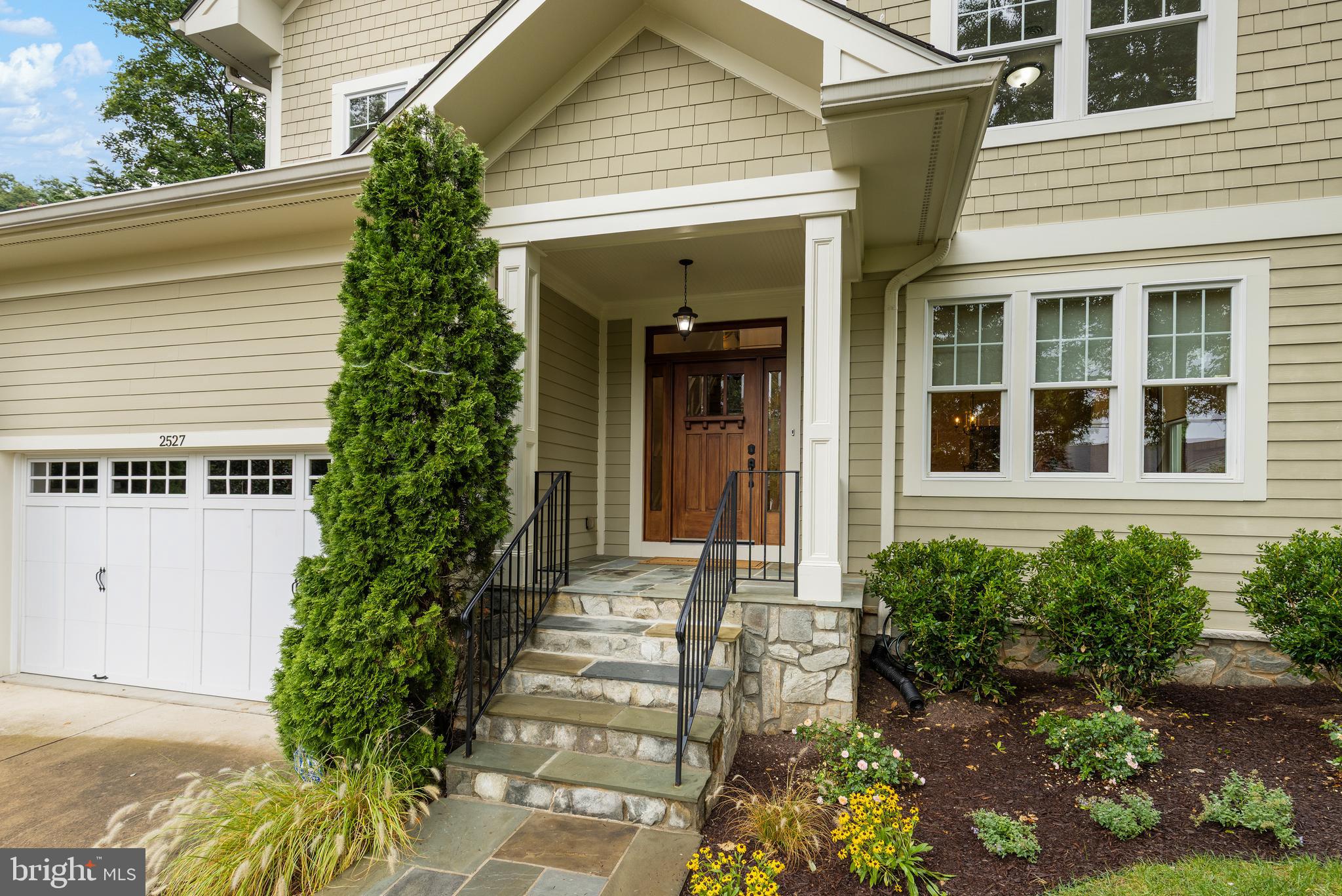 COUNTRY CLUB - Residential