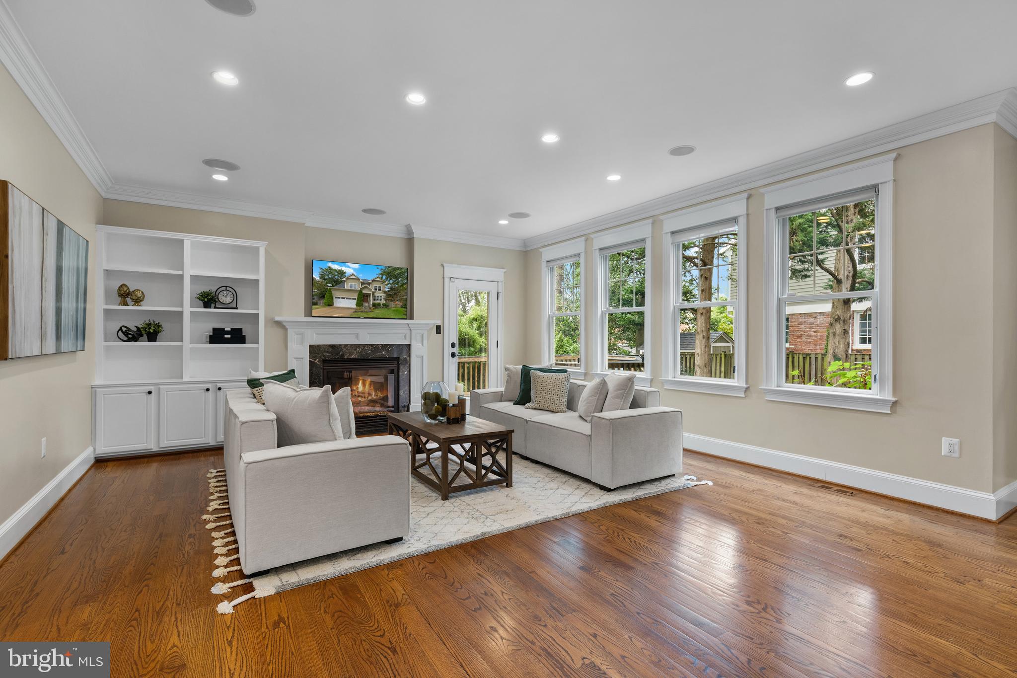 COUNTRY CLUB - Residential