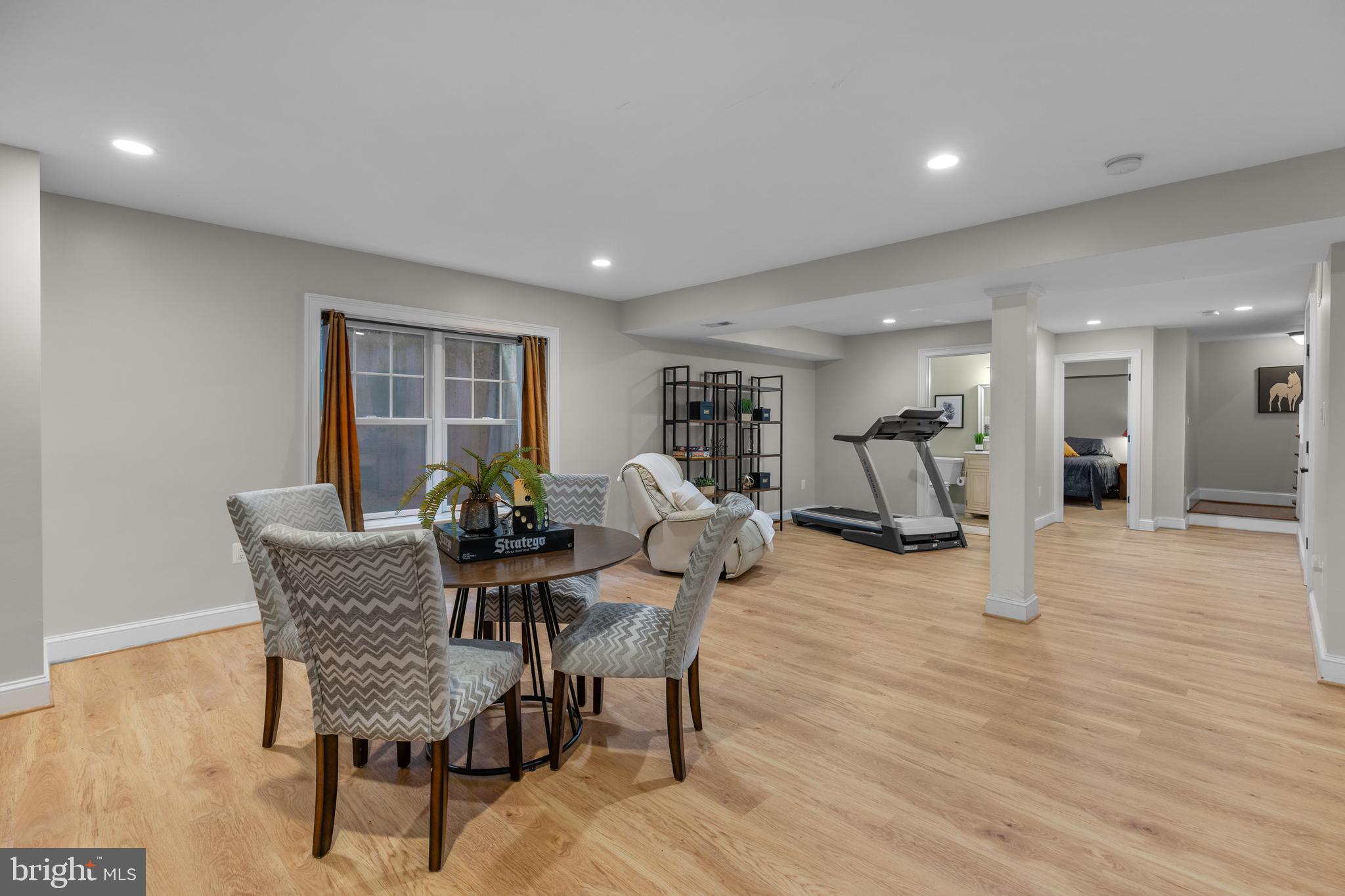 COUNTRY CLUB - Residential