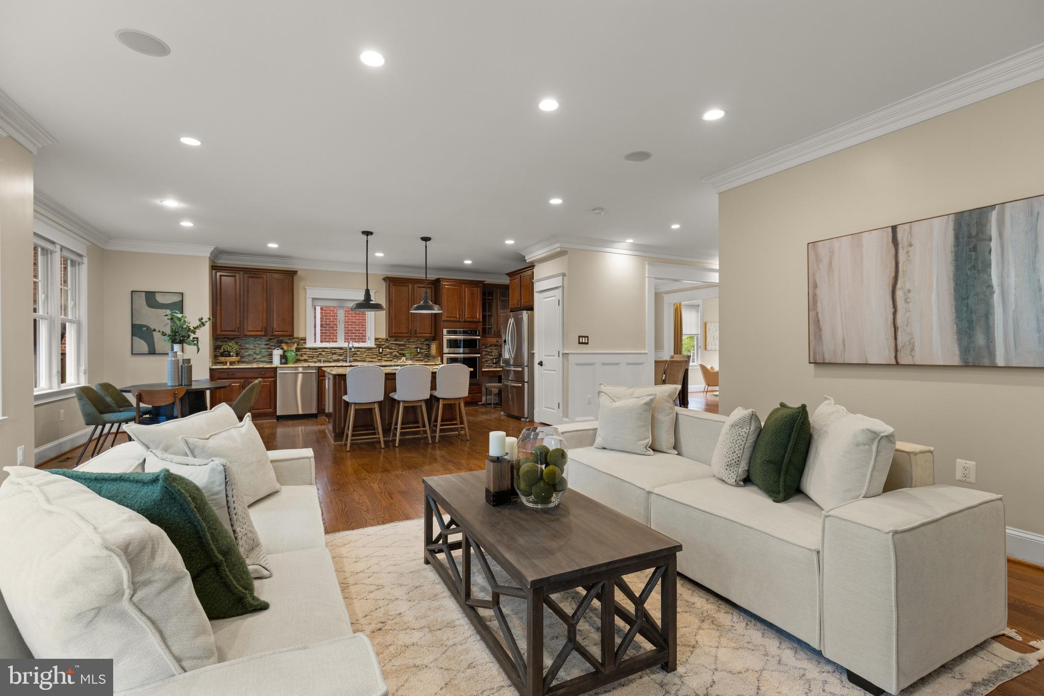 COUNTRY CLUB - Residential