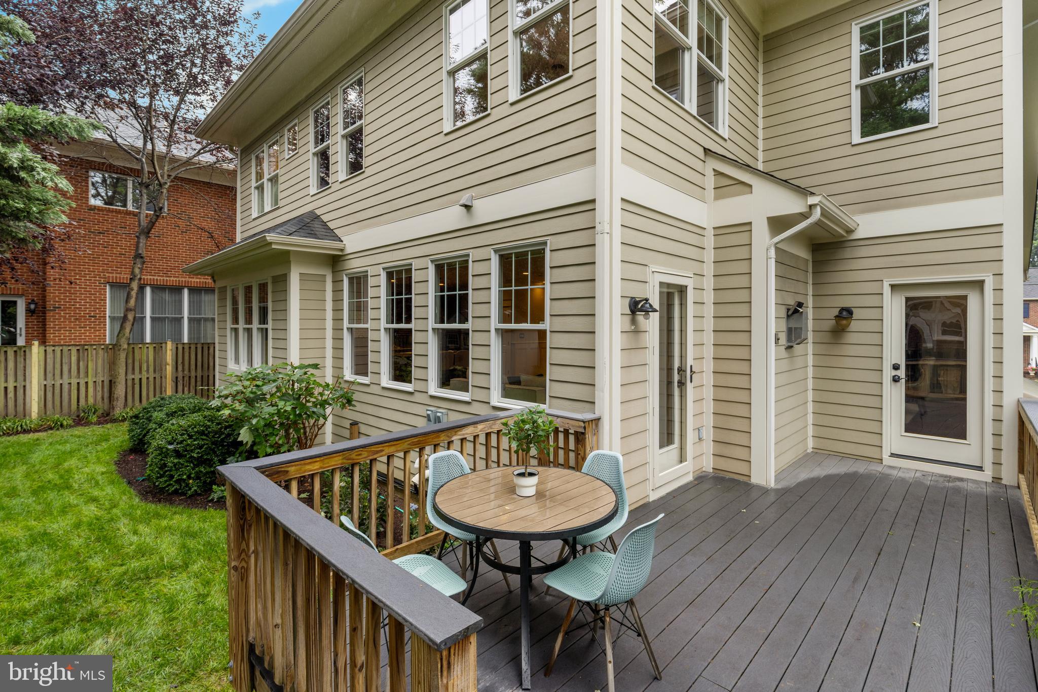 COUNTRY CLUB - Residential