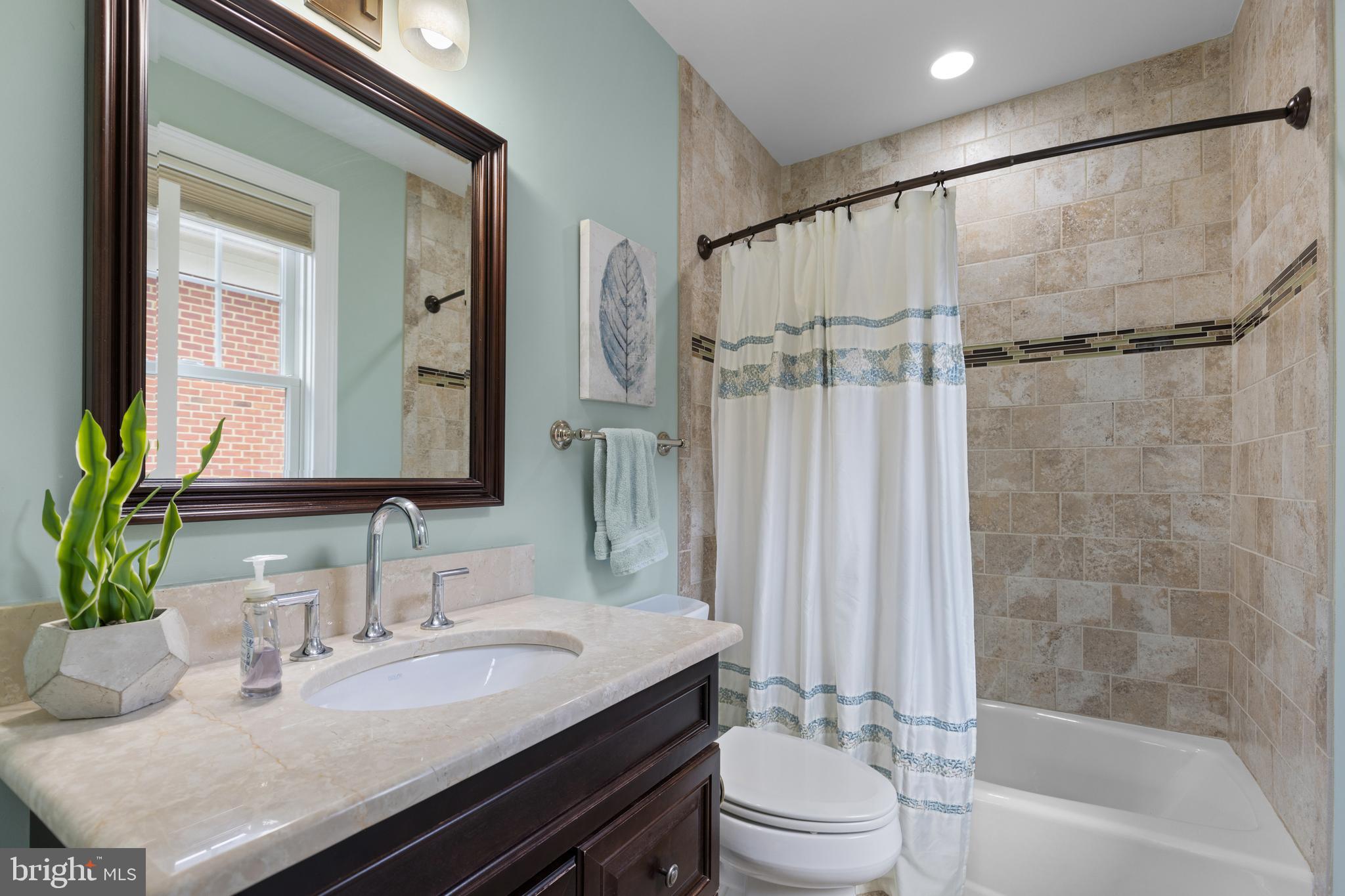 COUNTRY CLUB - Residential