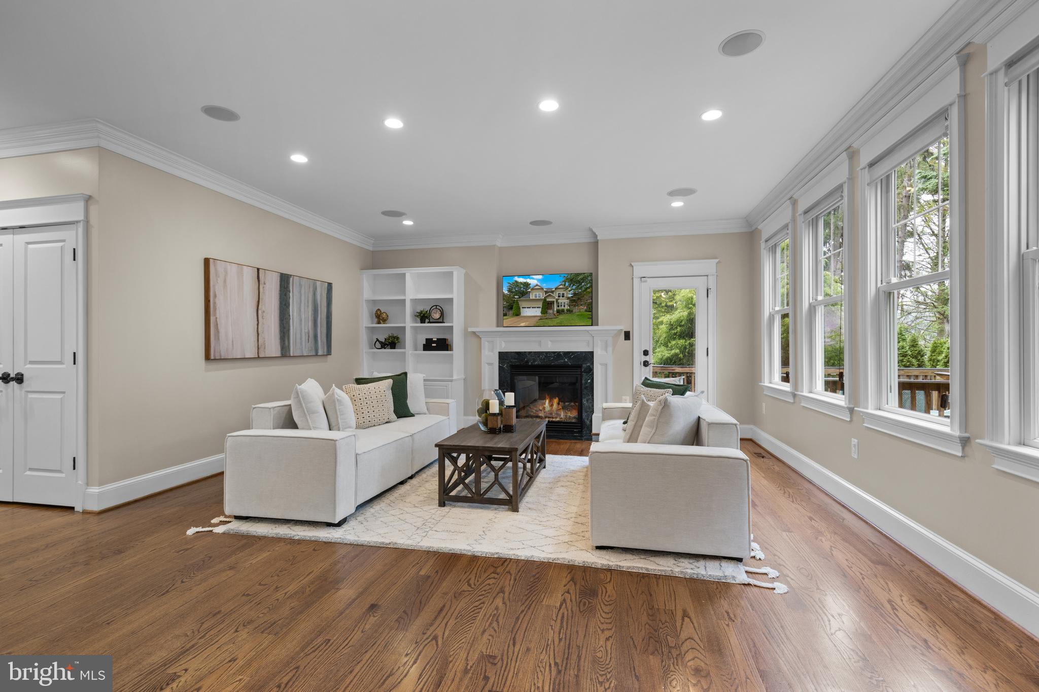 COUNTRY CLUB - Residential