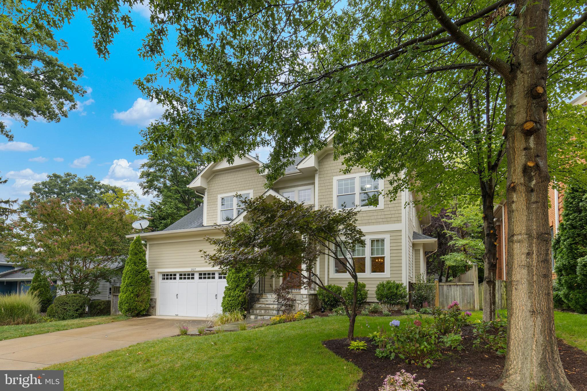 COUNTRY CLUB - Residential