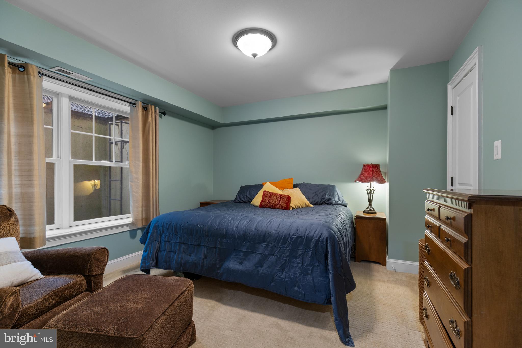 COUNTRY CLUB - Residential