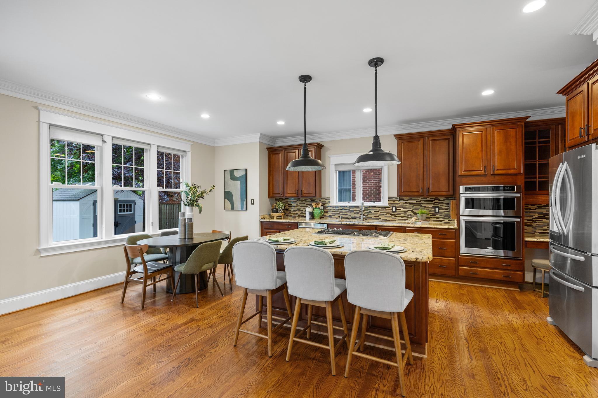 COUNTRY CLUB - Residential