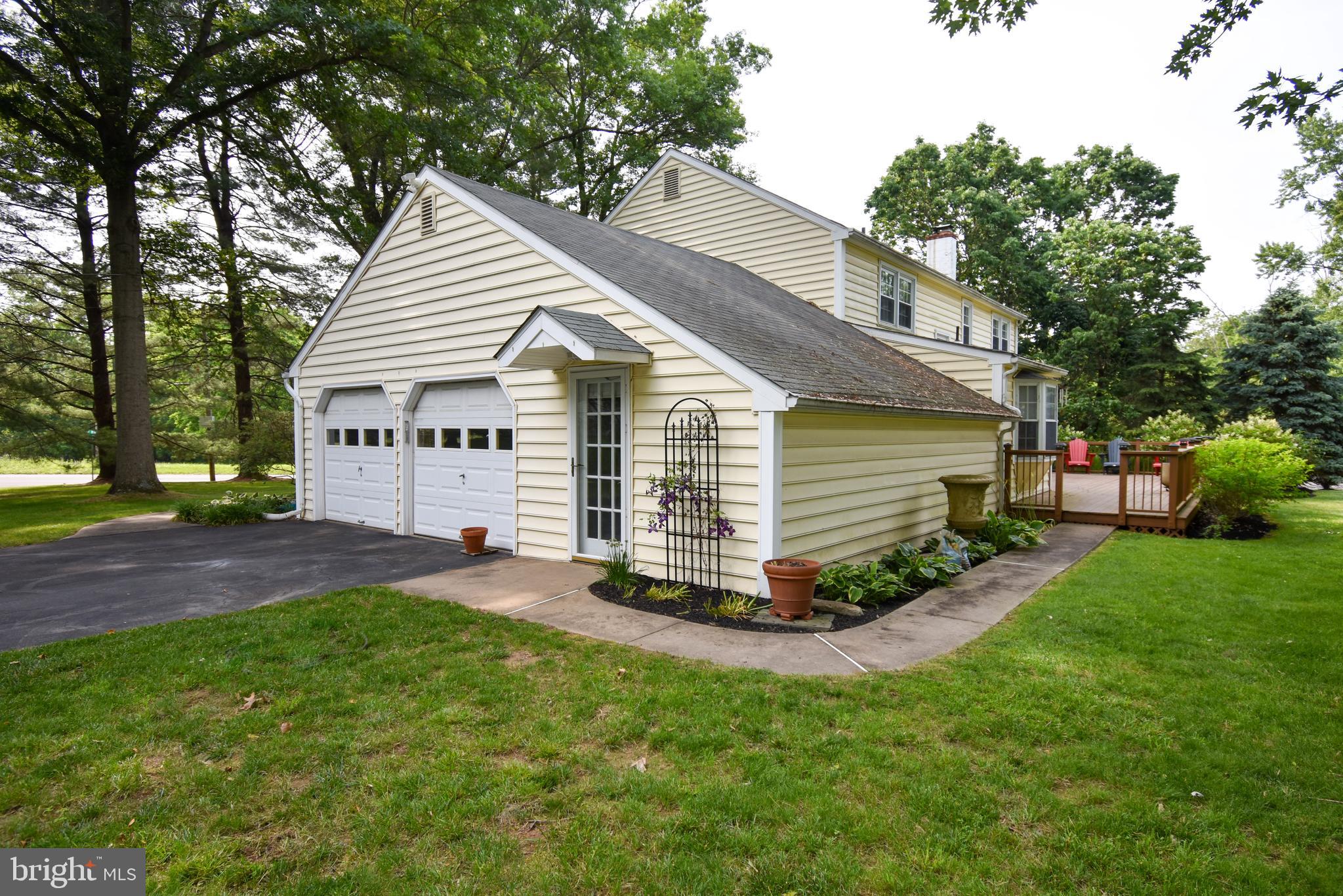5 CEDAR WOODS DRIVE