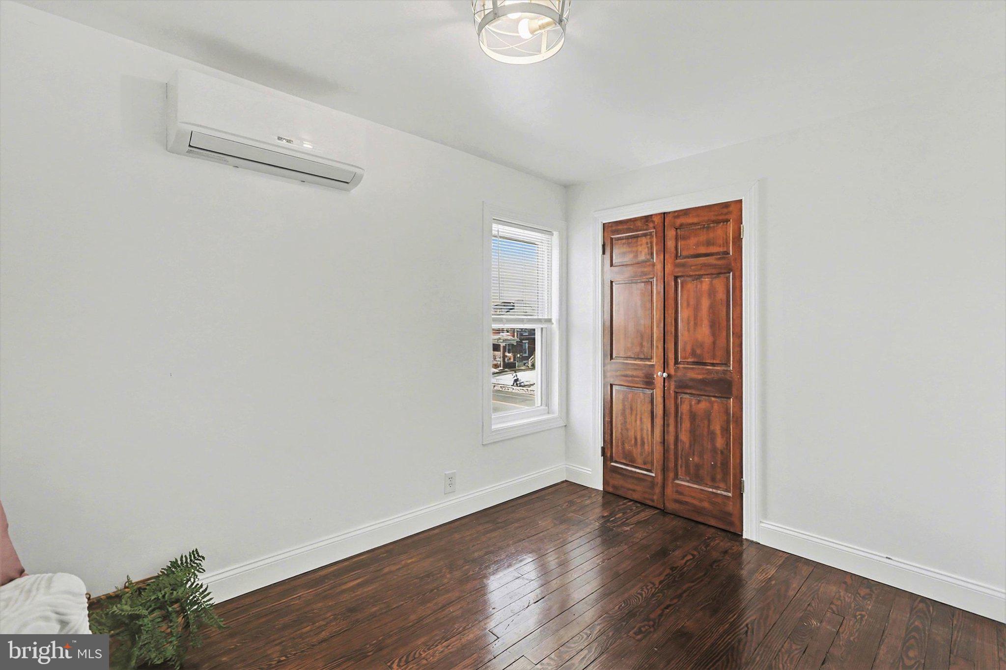 LOWER WALTON - Residential