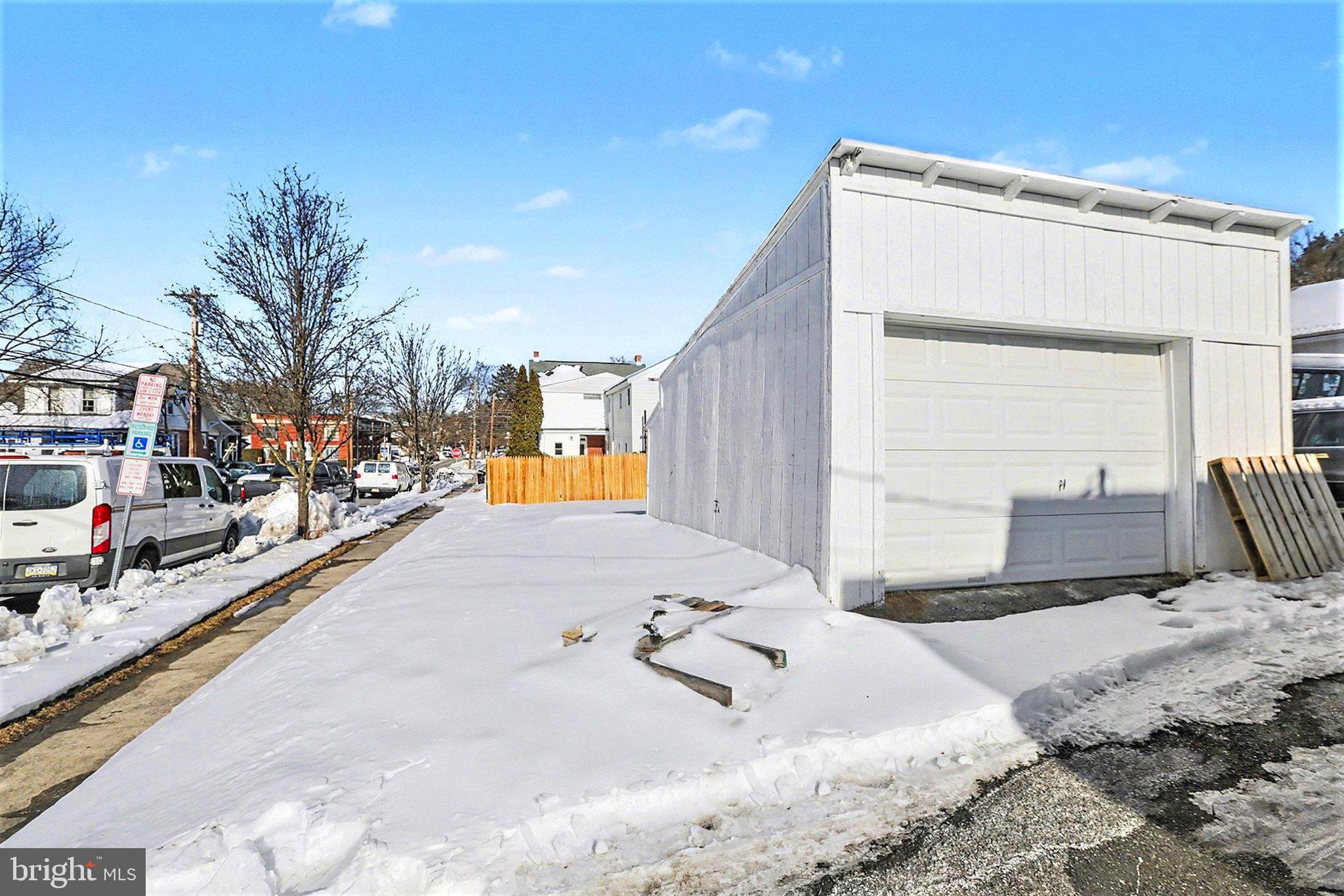 LOWER WALTON - Residential