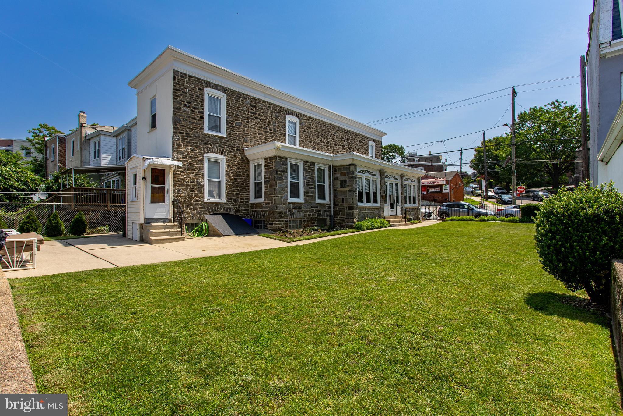 ROXBOROUGH - Residential