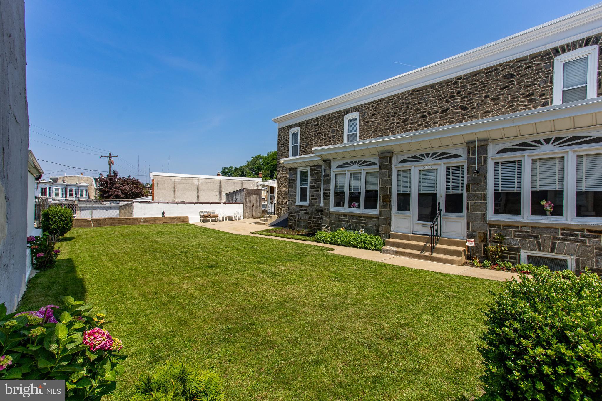 ROXBOROUGH - Residential