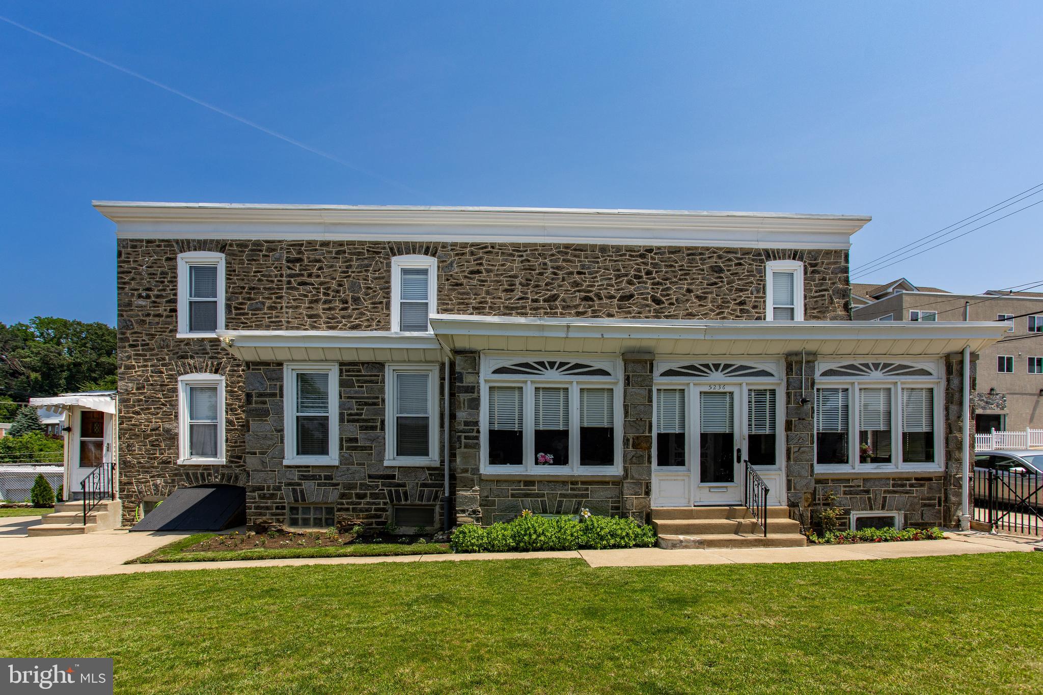 ROXBOROUGH - Residential