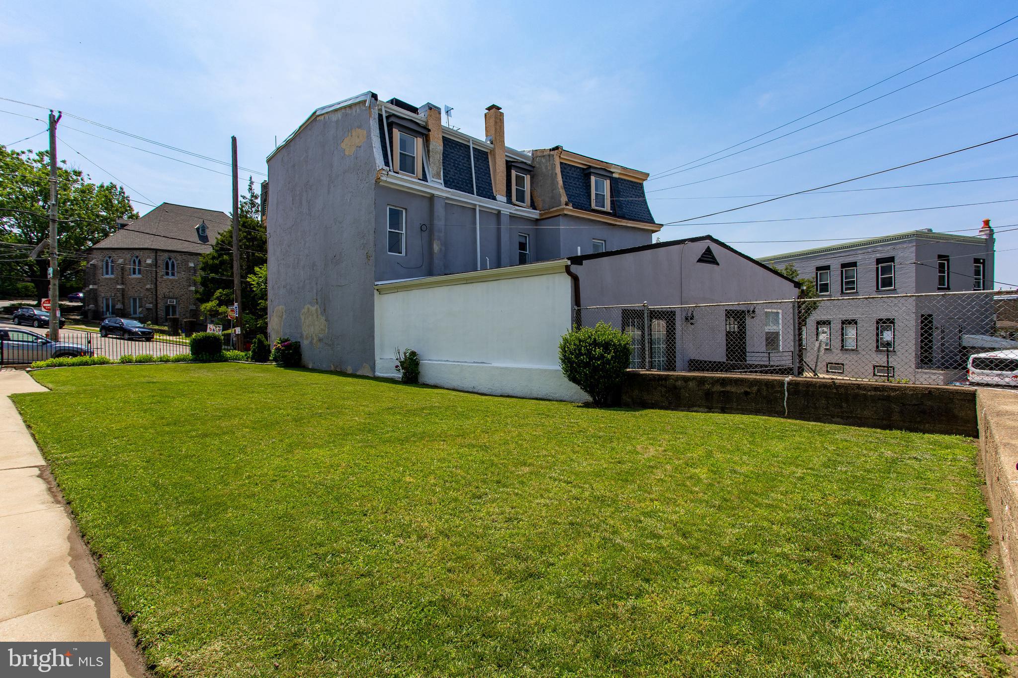 ROXBOROUGH - Residential