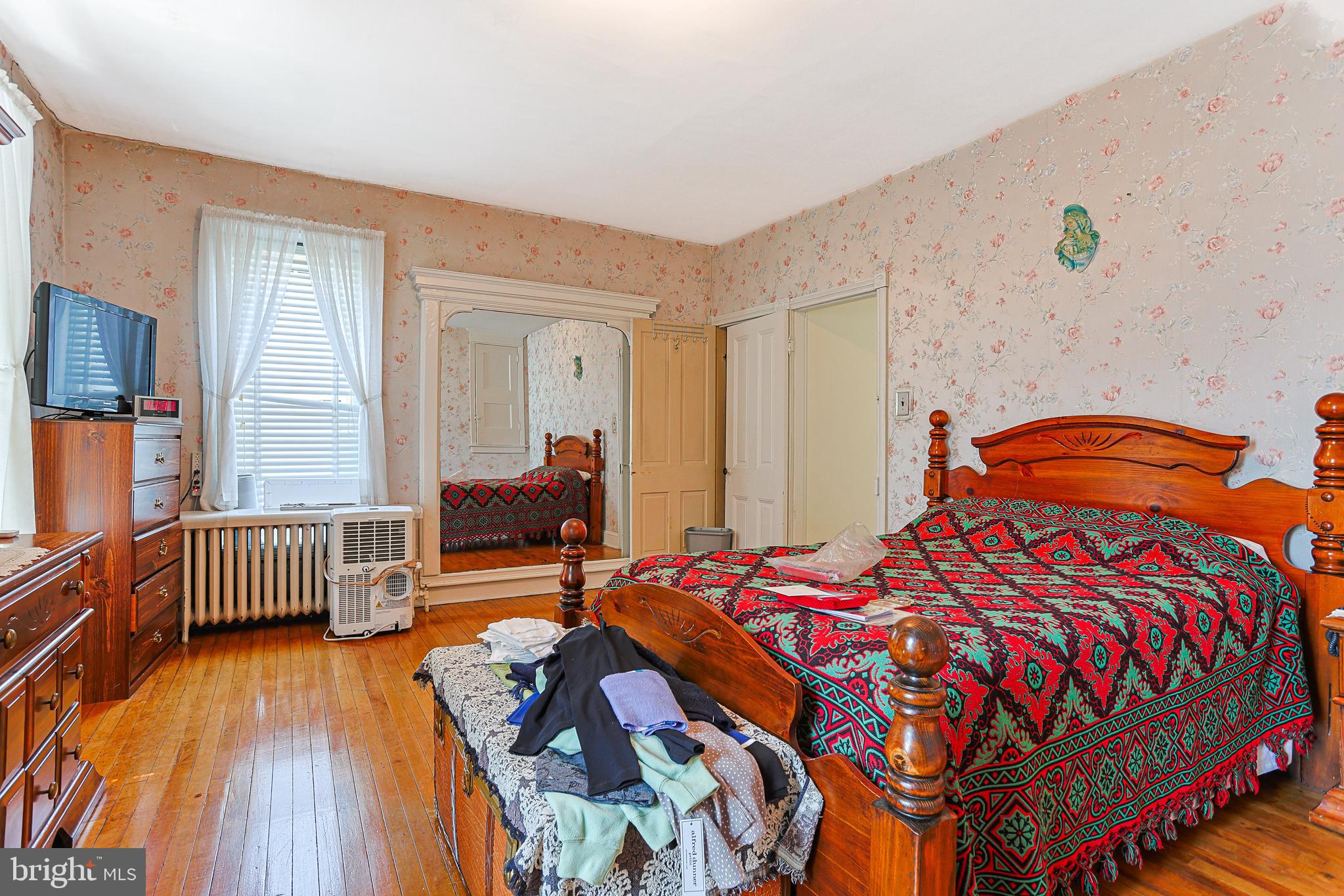 ROXBOROUGH - Residential