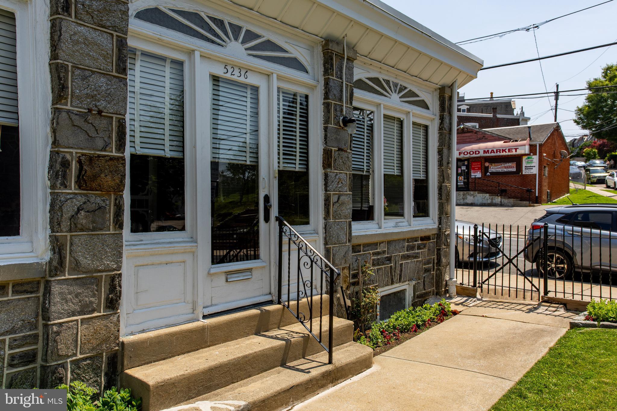 ROXBOROUGH - Residential