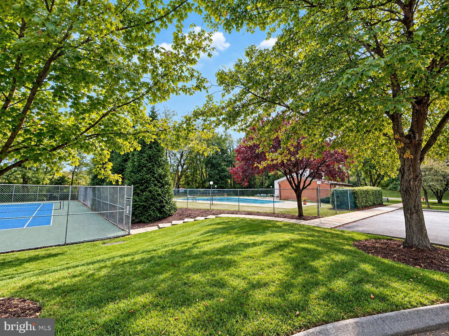 8 OAKHAMPTON DRIVE