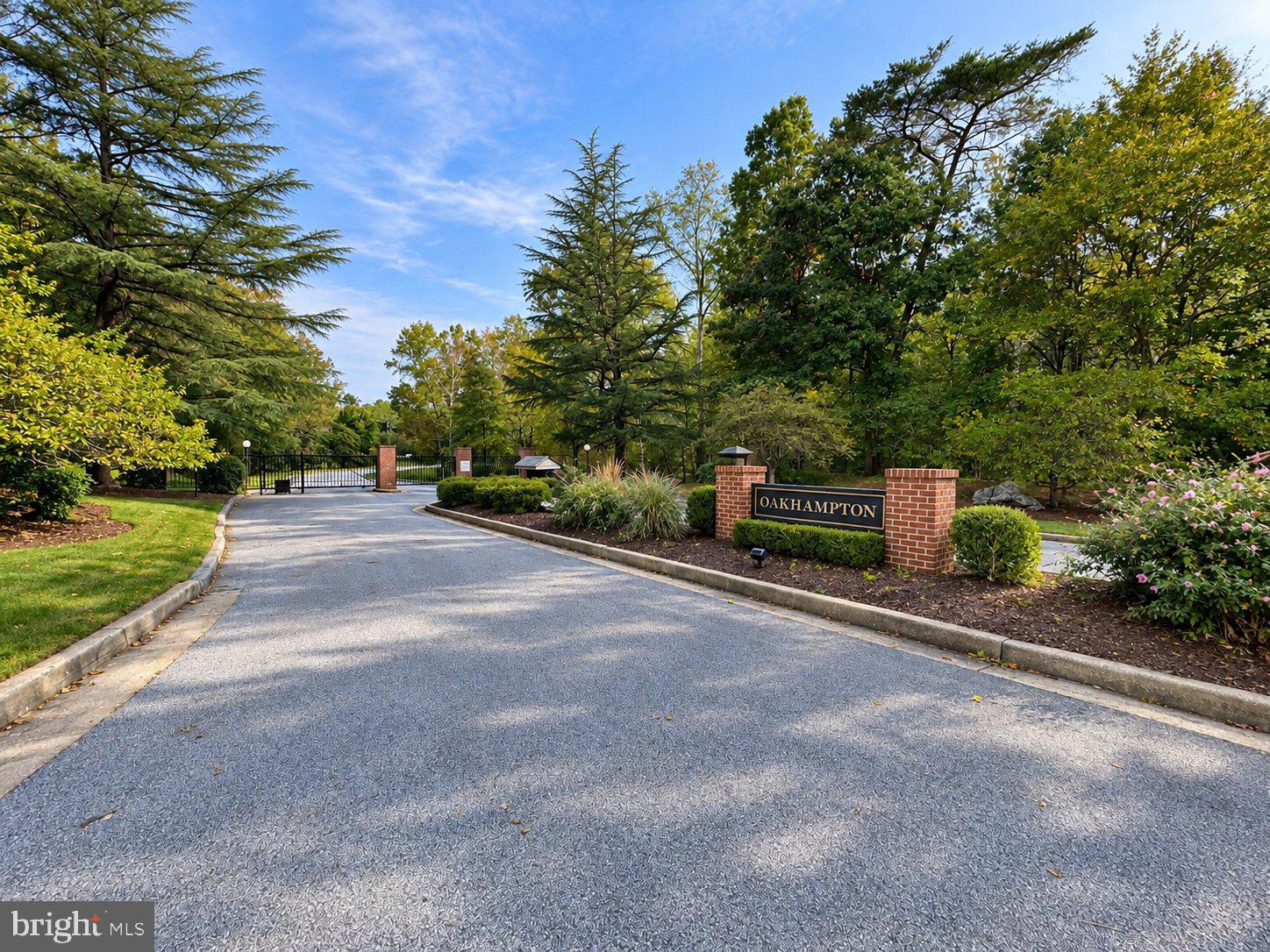 8 OAKHAMPTON DRIVE