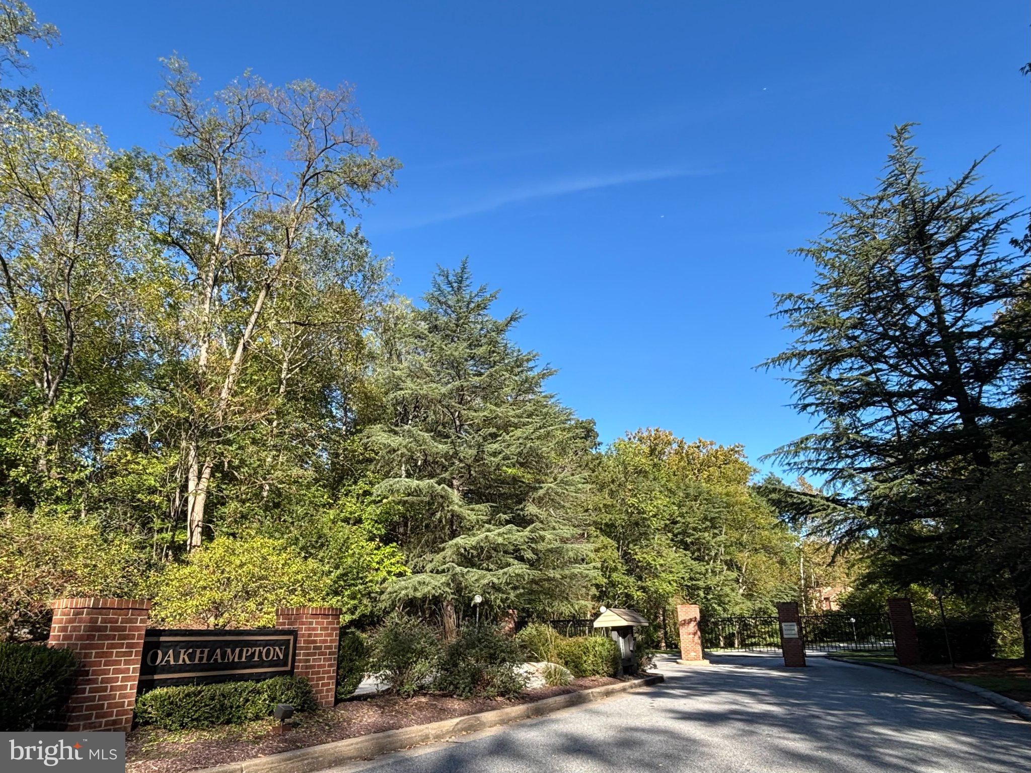 8 OAKHAMPTON DRIVE