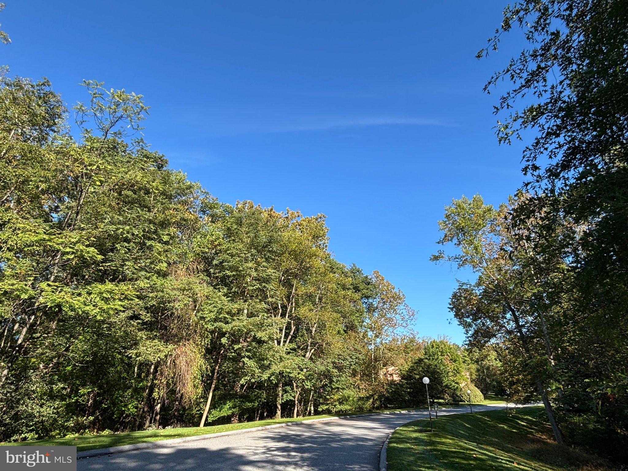 8 OAKHAMPTON DRIVE