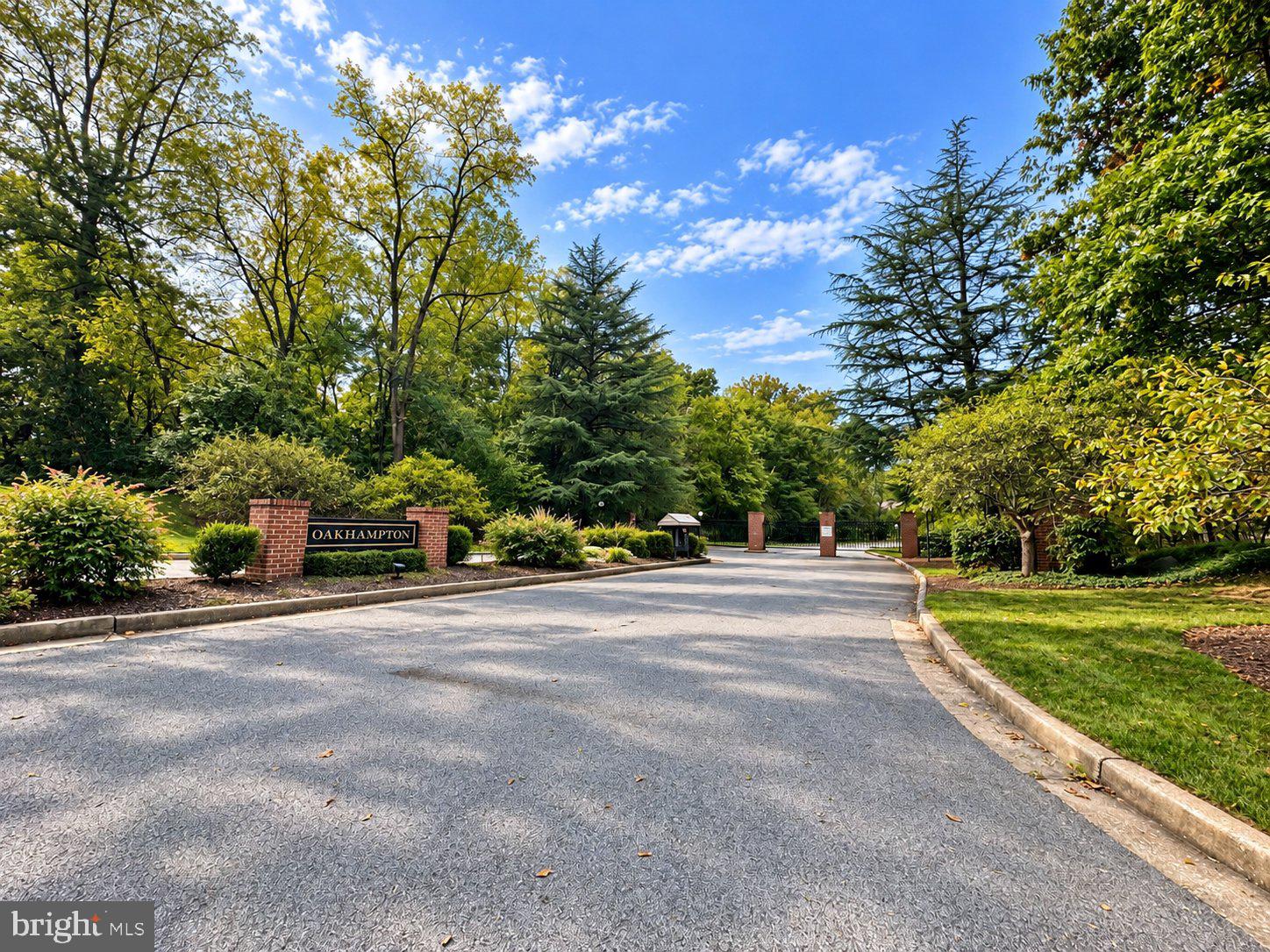 8 OAKHAMPTON DRIVE