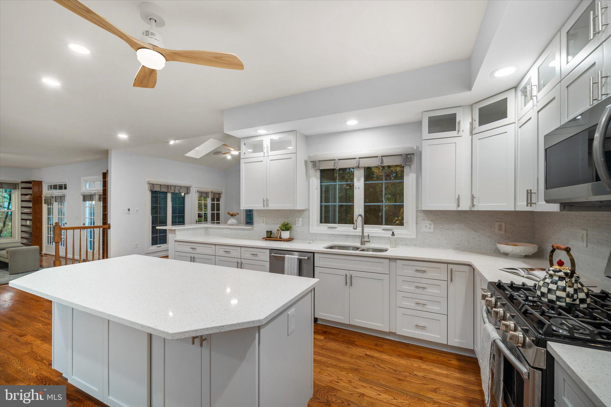 ROCKPOINTE - Residential