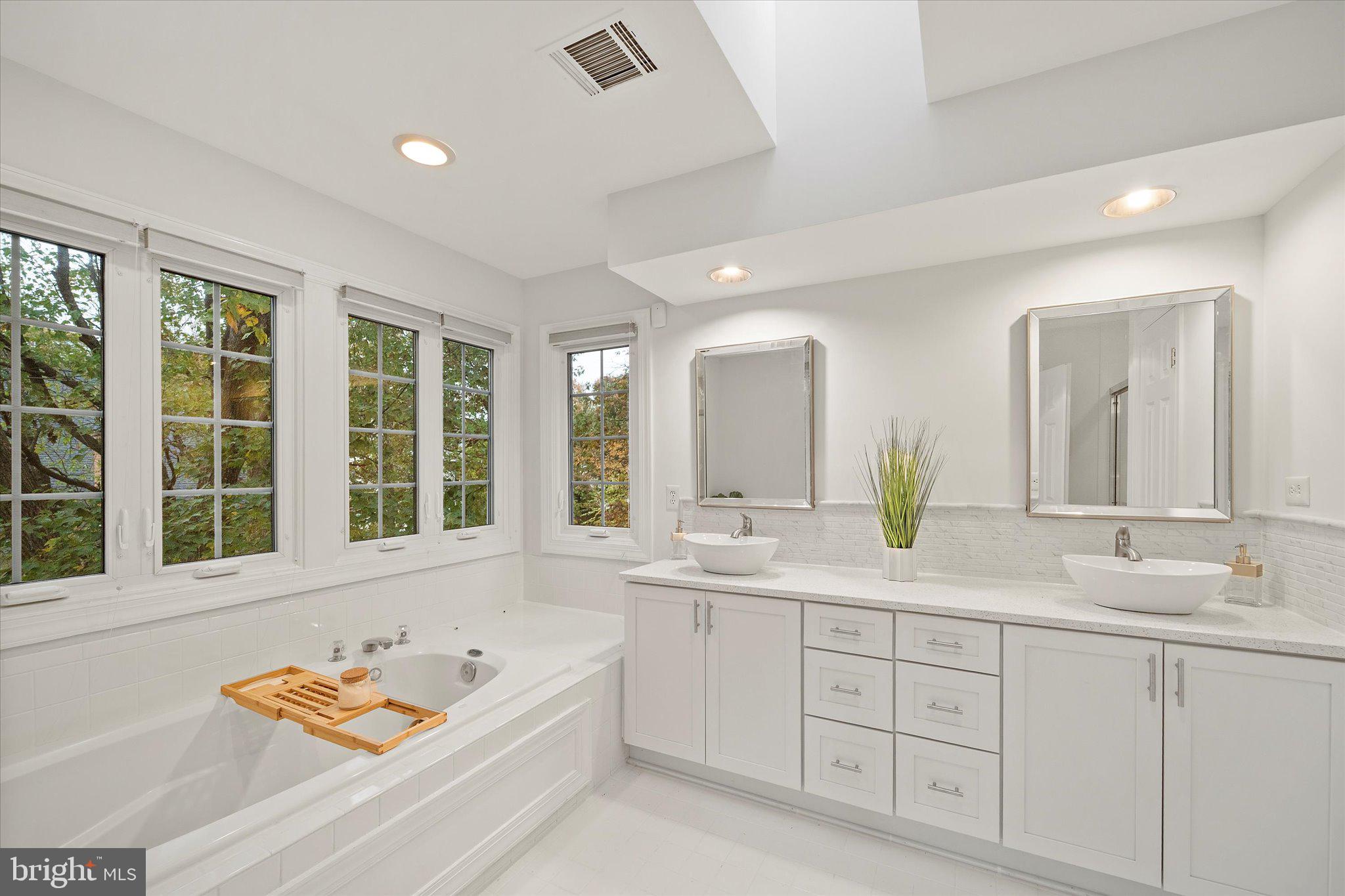 ROCKPOINTE - Residential