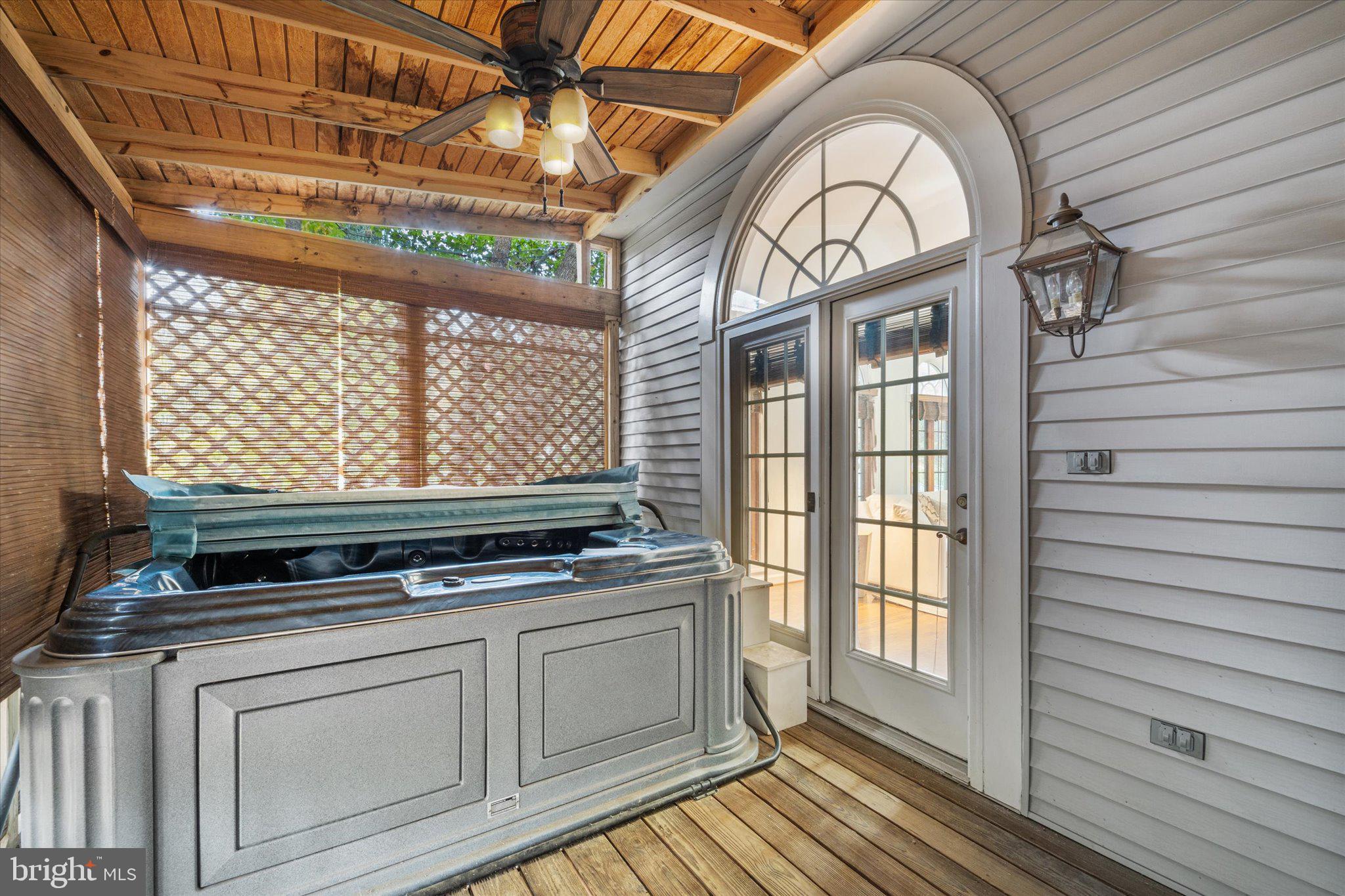 ROCKPOINTE - Residential