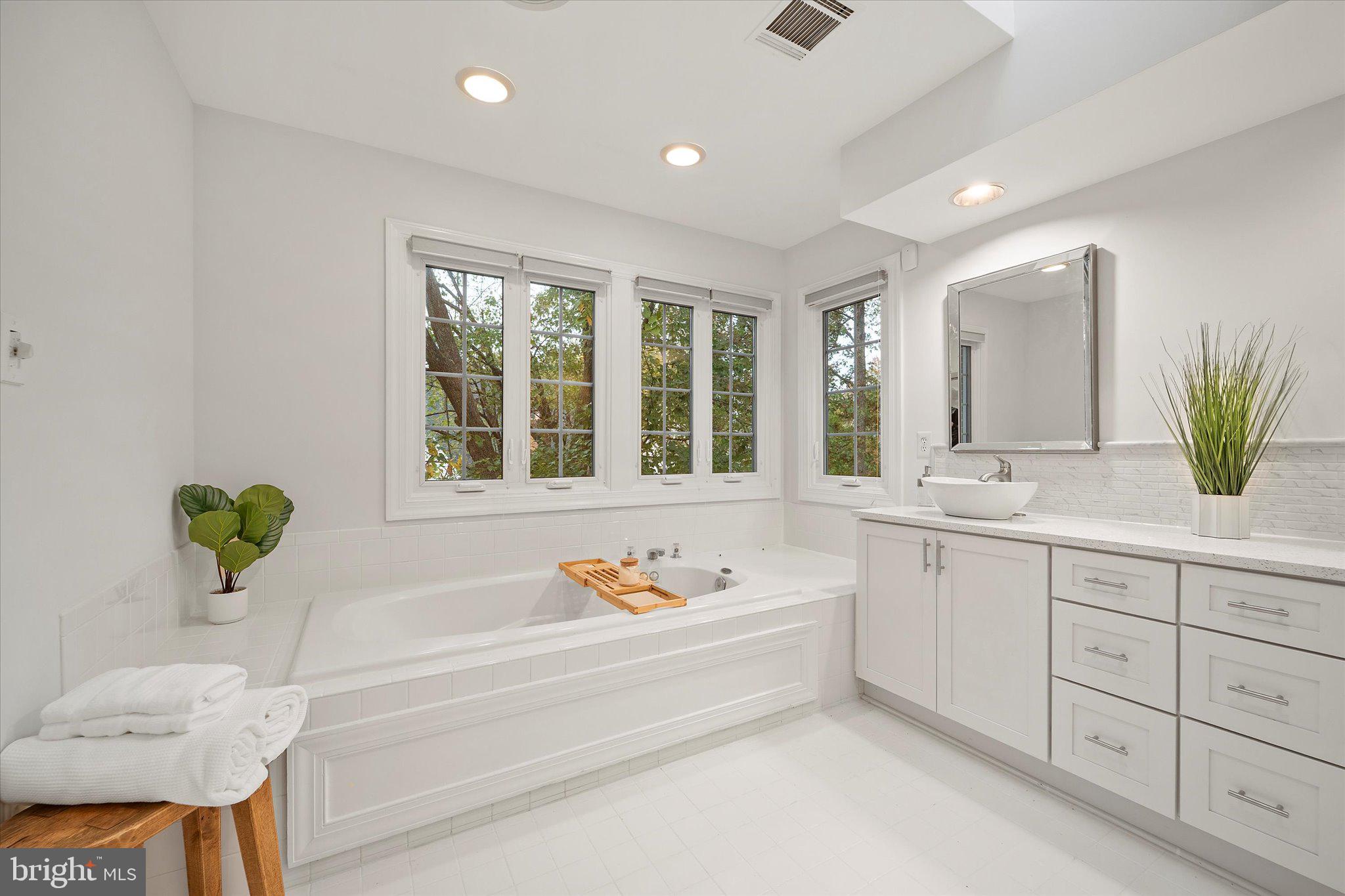 ROCKPOINTE - Residential