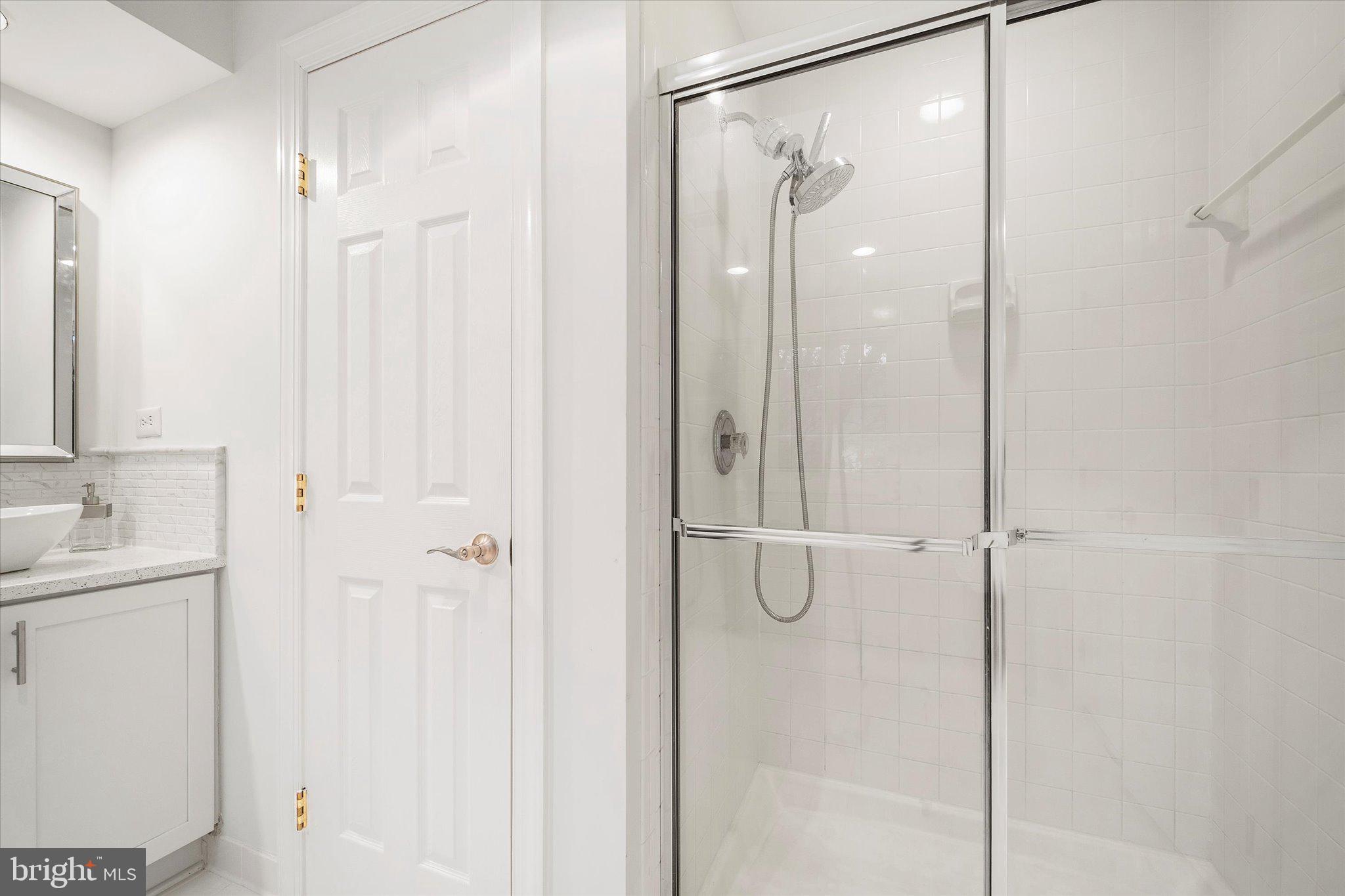 ROCKPOINTE - Residential