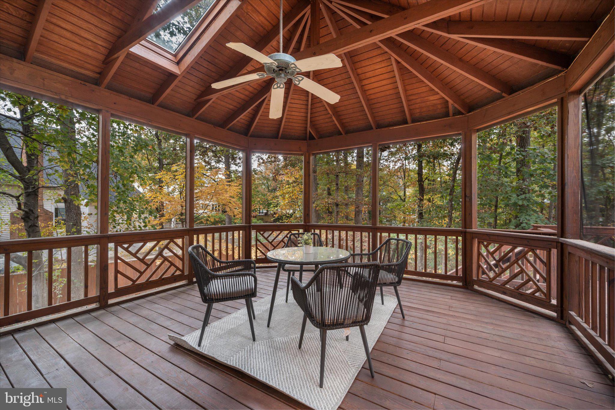 ROCKPOINTE - Residential