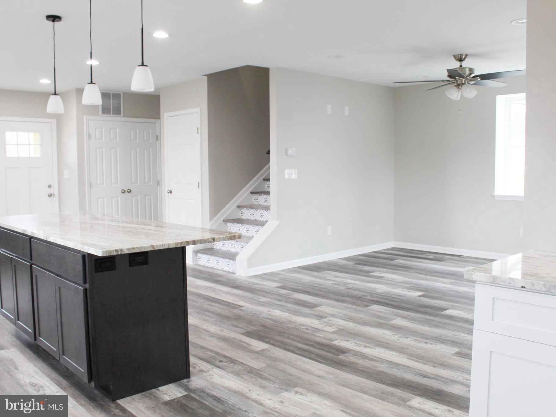 GRAY MANOR - Residential